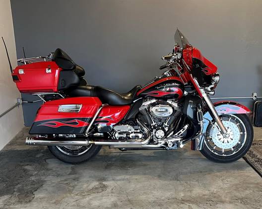 HARLEY-DAVIDSON ULTRA ELECTRA GLIDE CLASSIC 